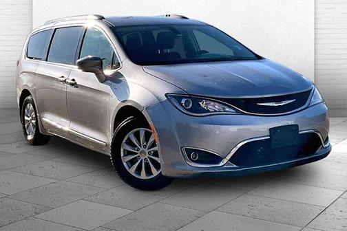 Billet Silver Metallic Clearcoat 2018 Chrysler Pacifica Touring-L