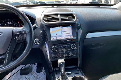 White Platinum Tri-Coat Metallic 2017 Ford Explorer XLT