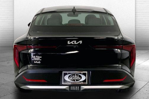 Aurora Black Pearl 2025 Kia K4