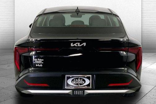 Aurora Black Pearl 2025 Kia K4