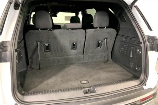 Summit White 2024 Chevrolet Traverse LT
