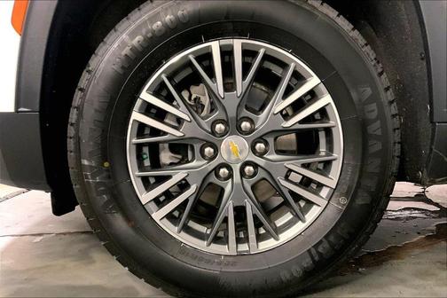 Summit White 2024 Chevrolet Traverse LT