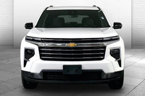 Summit White 2024 Chevrolet Traverse LT