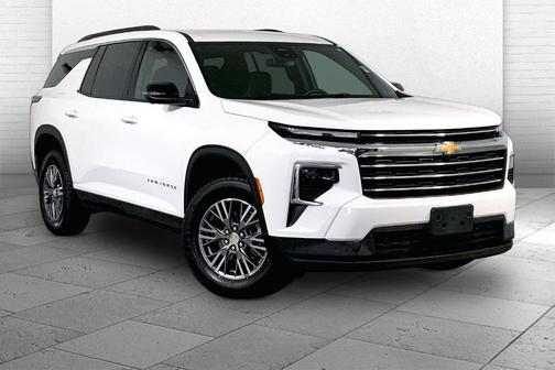 Summit White 2024 Chevrolet Traverse LT