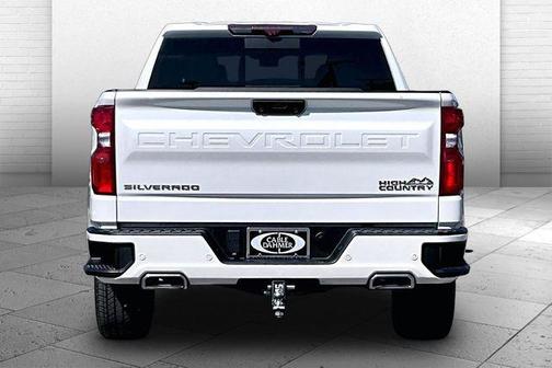 Iridescent Pearl Tricoat 2022 Chevrolet Silverado 1500 High Country