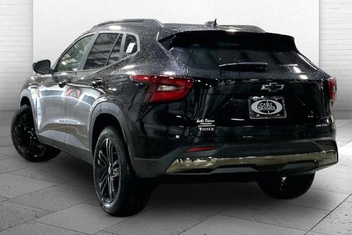 Mosaic Black Metallic 2026 Chevrolet Trax ACTIV