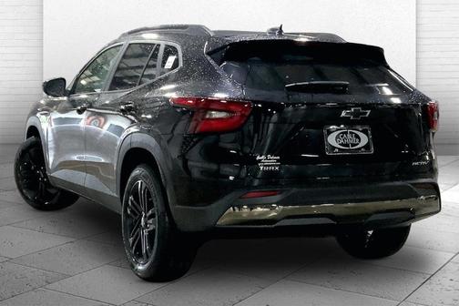 Mosaic Black Metallic 2026 Chevrolet Trax ACTIV