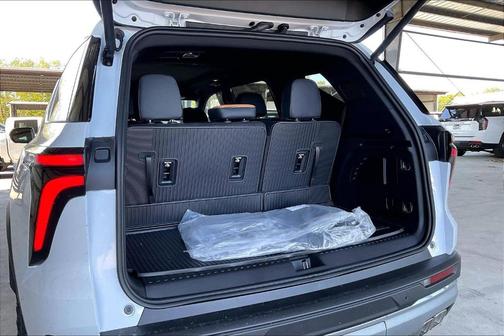 Polar White 2027 Chevrolet Traverse Z71