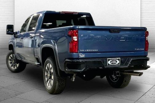Lakeshore Blue Metallic 2026 Chevrolet Silverado 2500 Custom