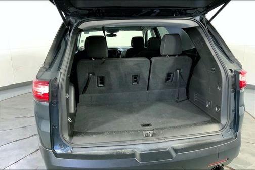 Graphite Metallic 2020 Chevrolet Traverse LT Cloth