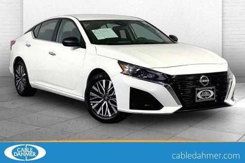 Glacier White 2025 Nissan Altima SV