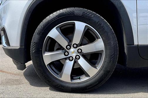 Silver Ice Metallic 2018 Chevrolet Traverse LT Leather