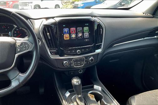 Silver Ice Metallic 2018 Chevrolet Traverse LT Leather