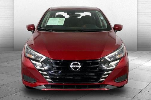 Scarlet Ember 2025 Nissan Versa 1.6 SV