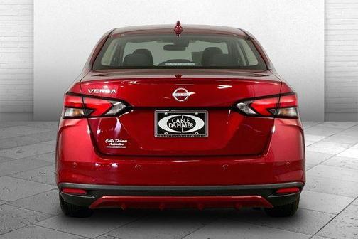 Scarlet Ember 2025 Nissan Versa 1.6 SV