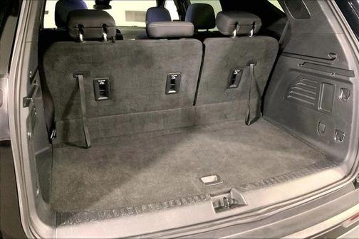 Mosaic Black Metallic 2024 Chevrolet Traverse LT