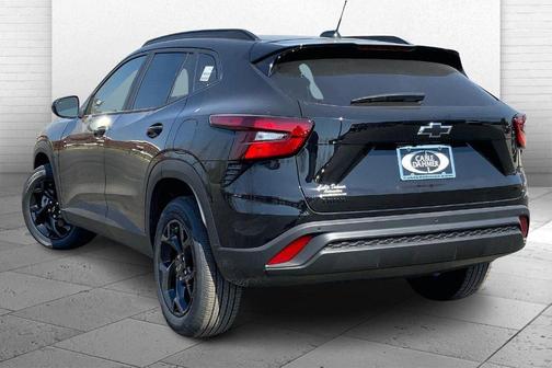 Mosaic Black Metallic 2026 Chevrolet Trax LT
