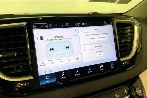 Brilliant Black Crystal Pearlcoat 2023 Chrysler Pacifica Touring-L