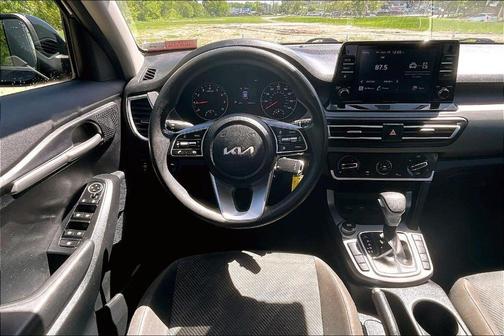 Cherry Black 2023 Kia Seltos LX