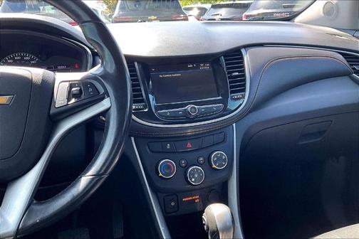 Mosaic Black Metallic 2019 Chevrolet Trax LT