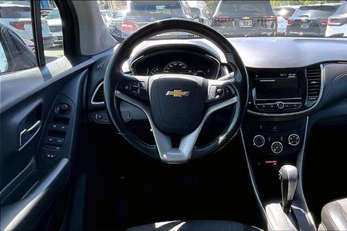 Mosaic Black Metallic 2019 Chevrolet Trax LT