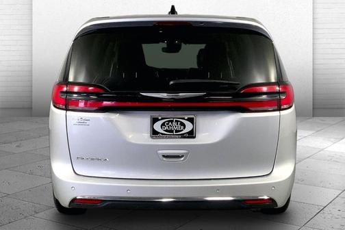 Silver Mist Clearcoat 2024 Chrysler Pacifica Touring-L
