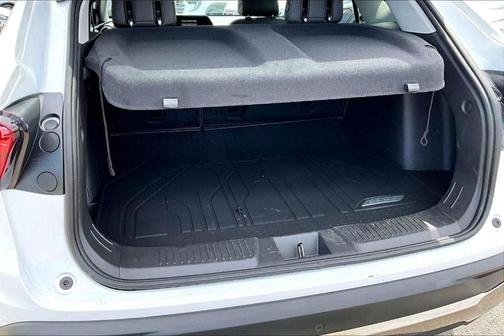 Summit White 2026 Chevrolet Trax ACTIV