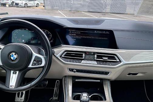 Mineral White Metallic 2021 BMW X7 M50i