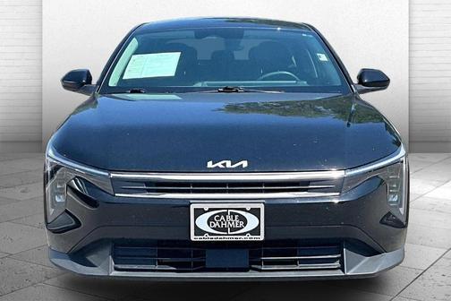 Aurora Black Pearl 2025 Kia K4