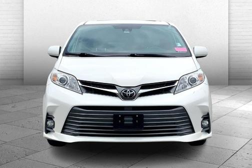 2020 Toyota Sienna XLE