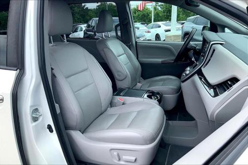 2020 Toyota Sienna XLE