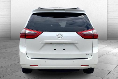2020 Toyota Sienna XLE