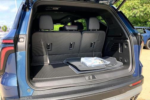 Lakeshore Blue Metallic 2026 Chevrolet Traverse Z71