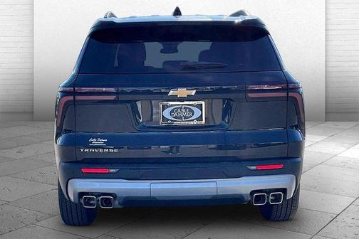 Mosaic Black Metallic 2026 Chevrolet Traverse LT
