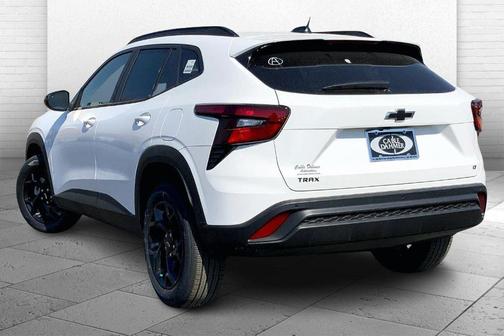 Summit White 2026 Chevrolet Trax LT