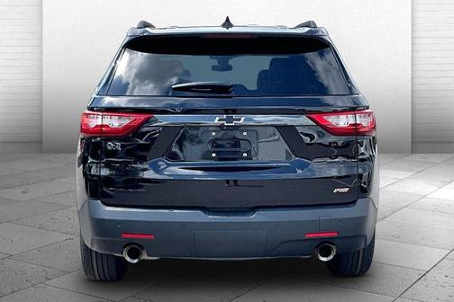 Mosaic Black Metallic 2021 Chevrolet Traverse RS
