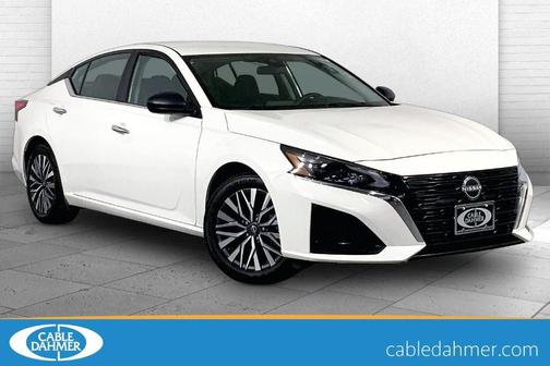 Glacier White 2025 Nissan Altima SV