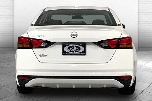 Glacier White 2025 Nissan Altima SV