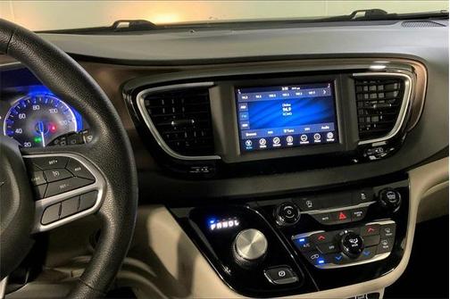 2021 Chrysler Voyager LXI