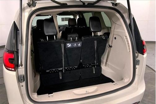 2021 Chrysler Pacifica Touring-L