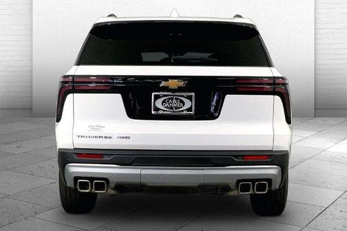 Summit White 2026 Chevrolet Traverse LT