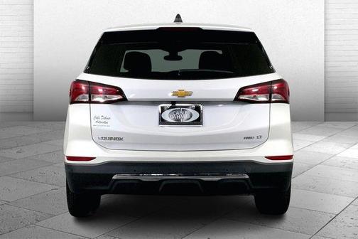 Iridescent Pearl Tricoat 2024 Chevrolet Equinox LT
