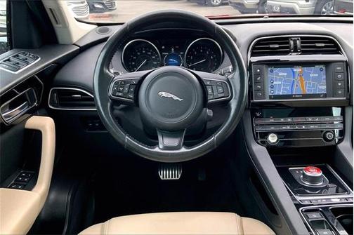 2018 Jaguar F-PACE 25t Premium