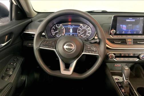 Glacier White 2025 Nissan Altima SV