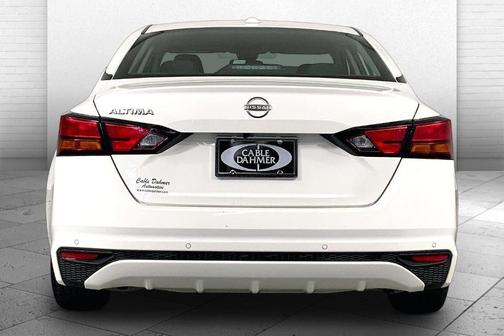 Glacier White 2025 Nissan Altima SV
