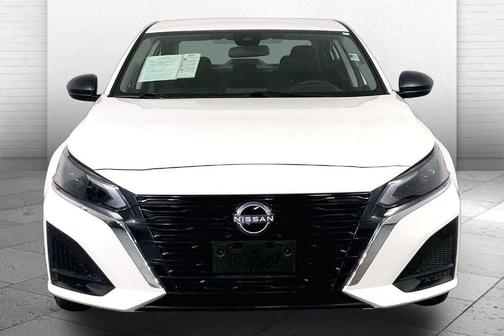 Glacier White 2025 Nissan Altima SV