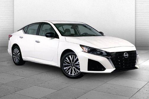 Pearl White Tri-Coat 2025 Nissan Altima SV