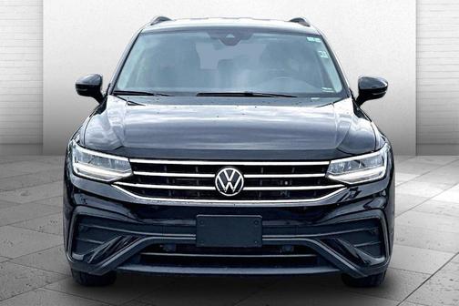 Deep Black Pearl Effect 2024 Volkswagen Tiguan 2.0T S