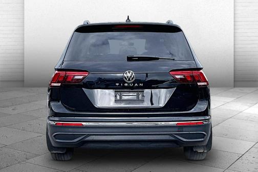Deep Black Pearl Effect 2024 Volkswagen Tiguan 2.0T S