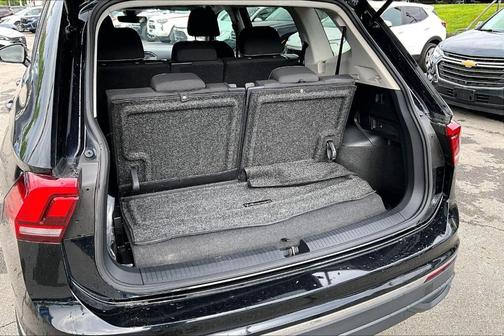 Deep Black Pearl Effect 2024 Volkswagen Tiguan 2.0T S